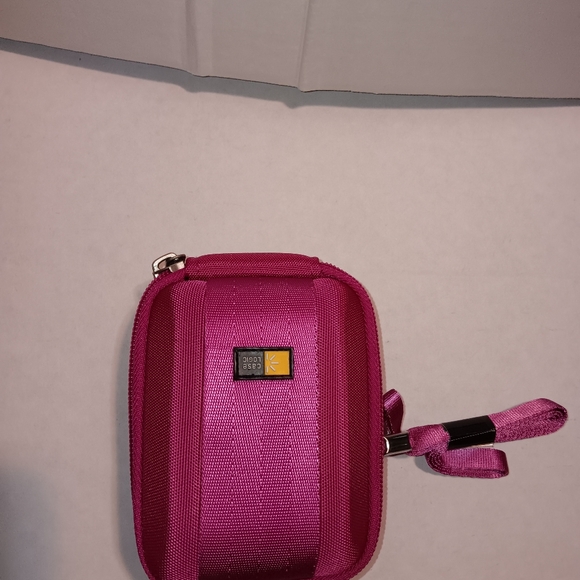 Case Logic compact camera case. NWOT. Fuschia color. - Picture 3 of 4